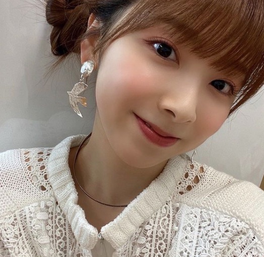 NiziU(ニジュー)マヤのファッションショー！帽子やピアスの小物使いがポイント！