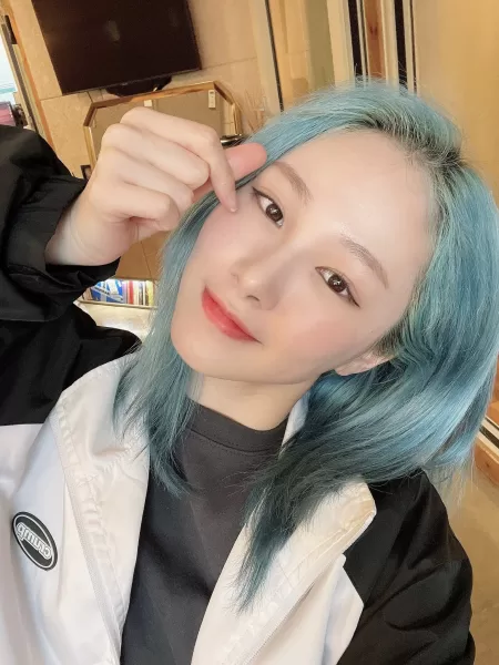 EVERGLOW(エバーグロウ)メンバーの性格やメンバーカラー紹介！公式インスタはある？