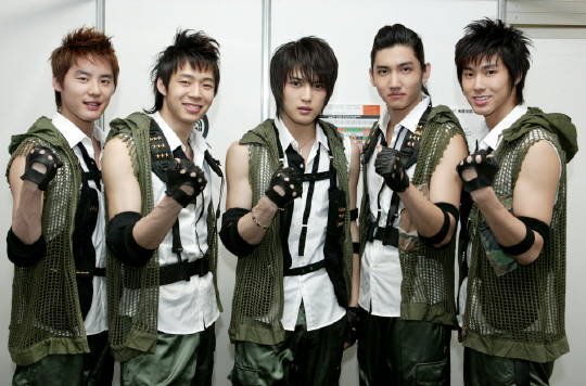 東方神起(とうほうしんき)ワンピースのエンディングを歌ったのはいつの何編?五人だった?