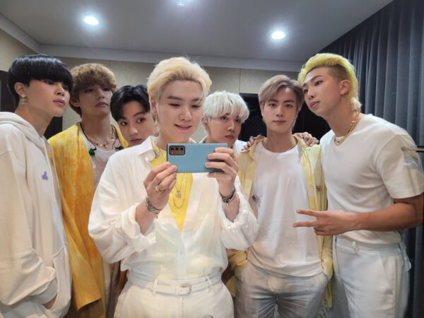 BTS(防弾少年団)ジョングクが眉毛にピアスをしてるって本当?!カッコいい髪型集も!