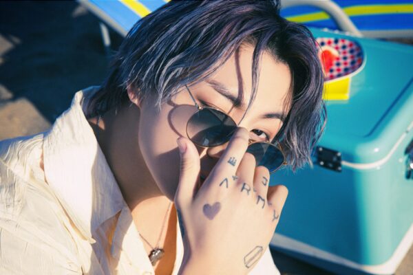 BTS(防弾少年団)ジョングクが眉毛にピアスをしてるって本当?!カッコいい髪型集も!