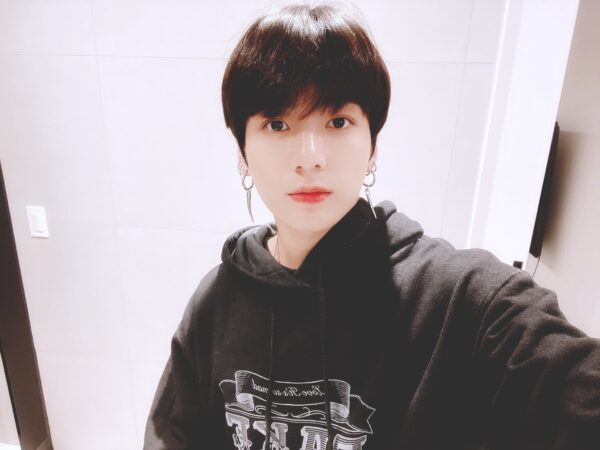 BTS(防弾少年団)ジョングクが眉毛にピアスをしてるって本当?!カッコいい髪型集も!