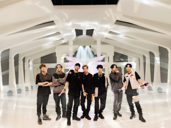 BTS(防弾少年団)のV(テテ/ヴィ)って誰？メンバーカラーやおすすめソロ曲紹介！