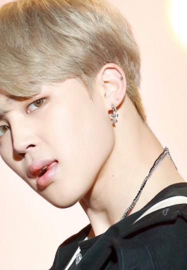 BTS(防弾少年団)ジミンのピアスはシャネル？位置やブランドに注目！