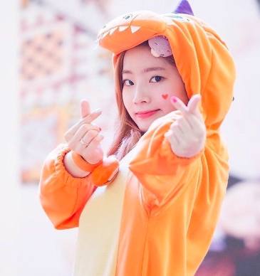 TWICE(トゥワイス)のダヒョンの可愛い画像集！スタイルが良くて足が長い！