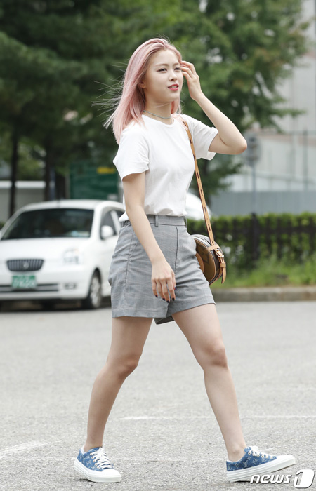 ITZY(イッジ)リュジンの私服と髪型に注目！青髪ボブが似合う！