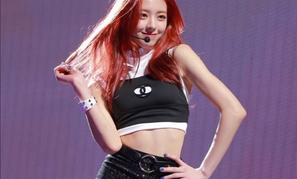 ITZY(イッジ)ユナの腹筋がすごい！ウエストは何㎝？身長が伸びたとの噂も検証！