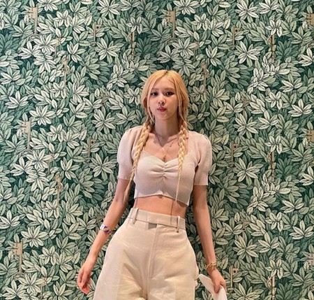 BLACKPINK(ブラックピンク)ロゼは痩せすぎ？全身画像で検証！