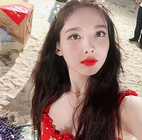 TWICE(トゥワイス)のナヨンの仲良しメンバーは?仲間はずれで浮いてる説が?