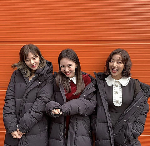 TWICE(トゥワイス)のジヒョの仲良しメンバーは?仲間はずれで浮いてる説が?