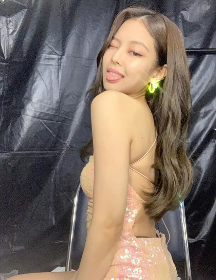 BLACKPINK(ブラックピンク)ジェニの美しい後ろ姿を全身写真で確認!骨格診断も!