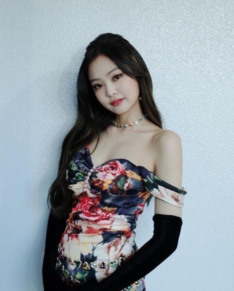 BLACKPINK(ブラックピンク)ジェニの美しい後ろ姿を全身写真で確認!骨格診断も!