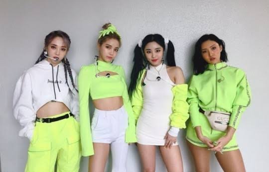 MAMAMOO(ママムー)HIPのwiki!作詞作曲は？歌詞の意味やパート割り、衣装画像も！