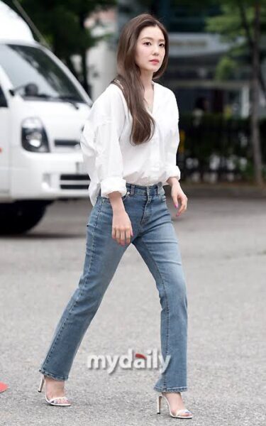 RedVelvet(レッドベルベット)アイリーン公式インスタの全身画像がかっこいい！私服は？