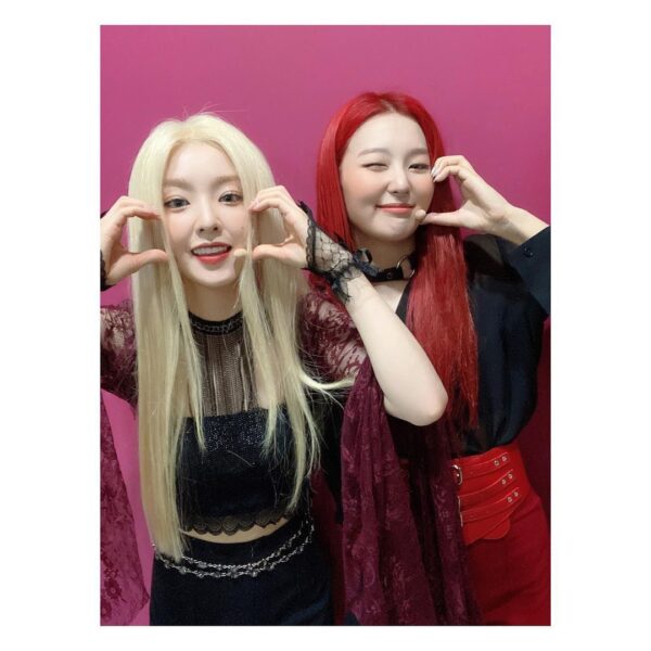 RedVelvet(レッドベルベット)アイリーン公式インスタの全身画像がかっこいい！私服は？