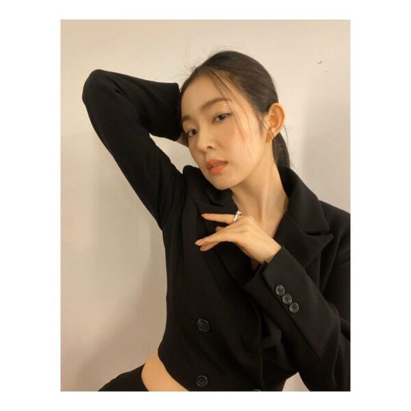 RedVelvet(レッドベルベット)アイリーン公式インスタの全身画像がかっこいい！私服は？