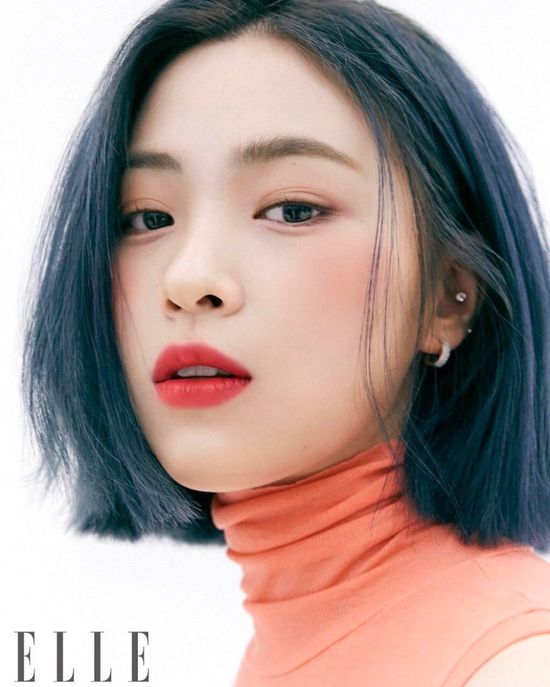 ITZY(イッジ)リュジンの私服と髪型に注目！青髪ボブが似合う！