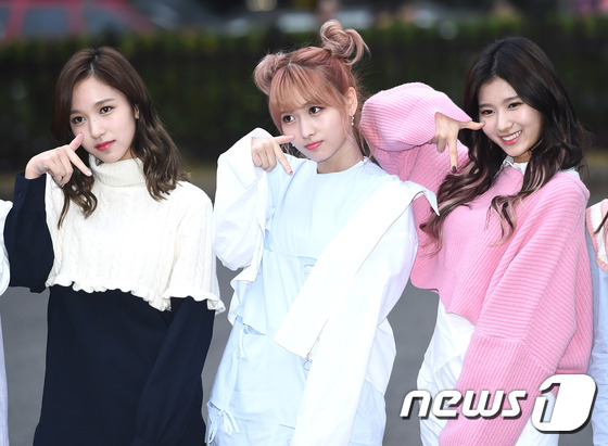 TWICE(トゥワイス)のミナの仲良しメンバーは?仲間はずれで浮いてる説が?