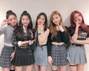 ITZY(イッジ)リュジンの私服と髪型に注目！青髪ボブが似合う！