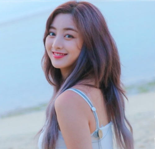 TWICE(トゥワイス)ジヒョは垢抜けて可愛くなった?デビュー前と当時の年齢は?