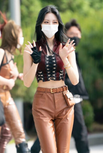 ITZY(イッジ)ユナの腹筋がすごい！ウエストは何㎝？身長が伸びたとの噂も検証！