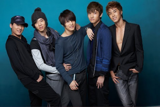 東方神起(とうほうしんき)のデビュー日はいつだった?当時のメンバーと年齢も!