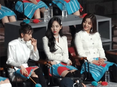 TWICE(トゥワイス)のジヒョの仲良しメンバーは?仲間はずれで浮いてる説が?