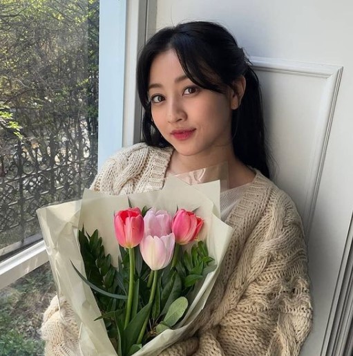 TWICE(トゥワイス)のジヒョの仲良しメンバーは?仲間はずれで浮いてる説が?