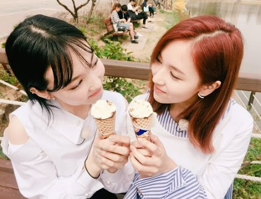 TWICE(トゥワイス)のミナの仲良しメンバーは?仲間はずれで浮いてる説が?