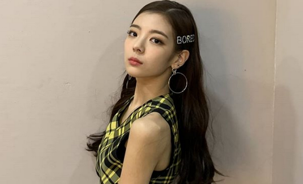 ITZY(イッジ)リア着用の私服やピアスに注目！メイク方法や愛用コスメは？