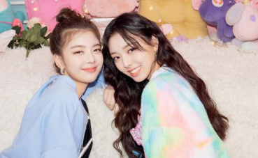 ITZY(イッジ)リア着用の私服やピアスに注目！メイク方法や愛用コスメは？