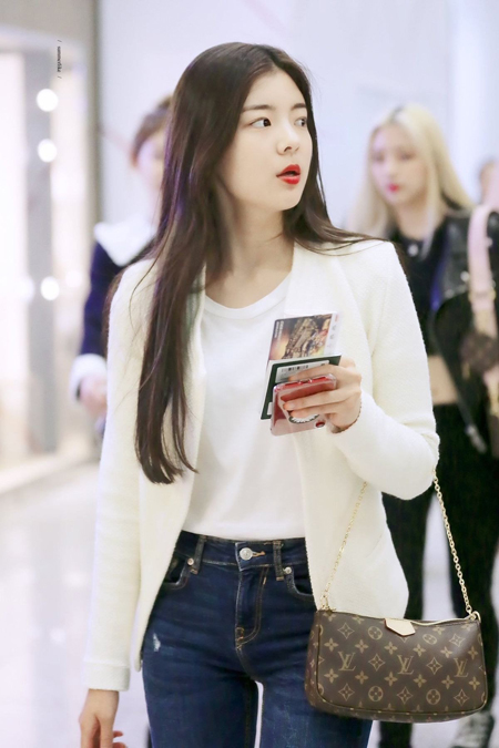 ITZY(イッジ)リア着用の私服やピアスに注目！メイク方法や愛用コスメは？