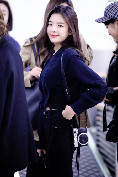 ITZY(イッジ)リア着用の私服やピアスに注目！メイク方法や愛用コスメは？