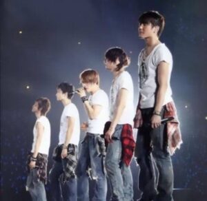 東方神起(とうほうしんき)今のメンバーは？脱退した三人は今どこにいるの？何してる？