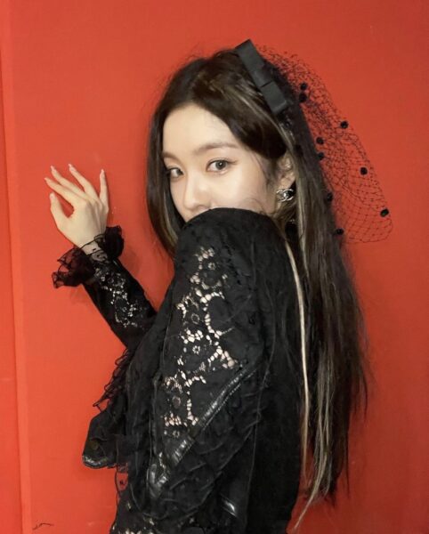 RedVelvet(レッドベルベット)アイリーンのアクセサリーに注目！メガネやピアスが似合う！