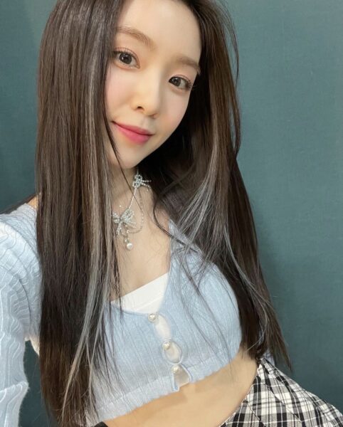 RedVelvet(レッドベルベット)アイリーンのアクセサリーに注目！メガネやピアスが似合う！