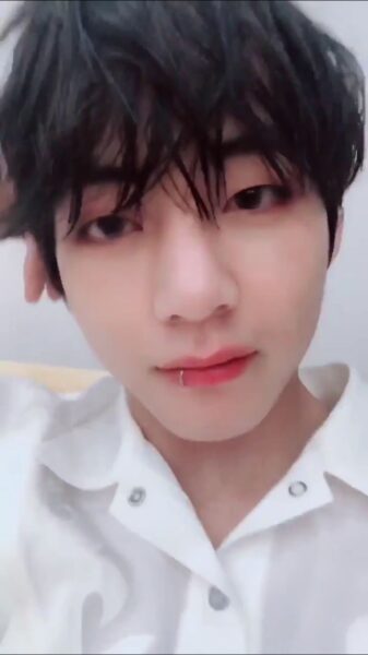 BTS(防弾少年団)V(テテ/ヴィ)のピアスはシャネル?位置や数を調査してみた!
