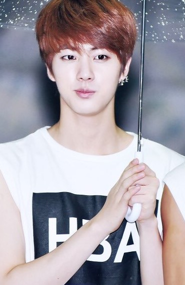 BTS(防弾少年団)ジン愛用の洋服ブランドはどこ?ピアスつけないことが多い?