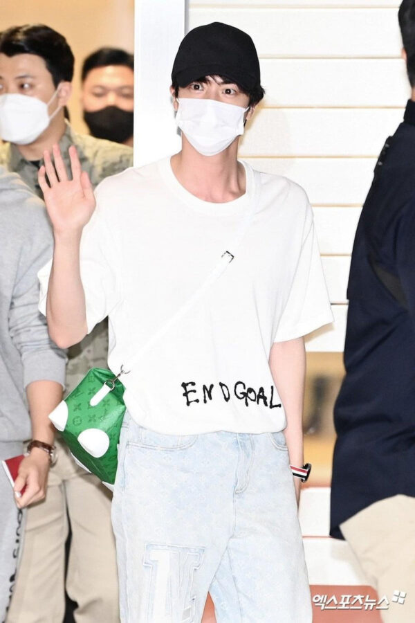 BTS(防弾少年団)ジン愛用の洋服ブランドはどこ?ピアスつけないことが多い?