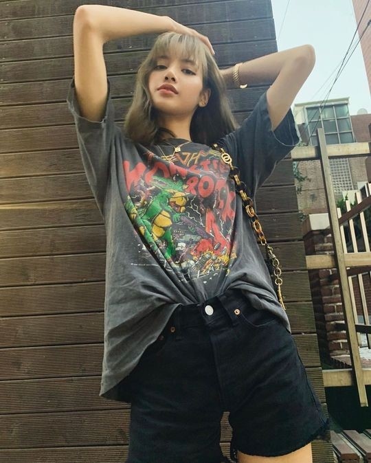 BLACKPINK(ブラックピンク)リサの私服春夏秋冬コーデ!体型維持の秘訣は?