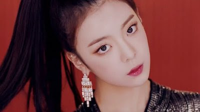 ITZY(イッジ)リア着用の私服やピアスに注目！メイク方法や愛用コスメは？