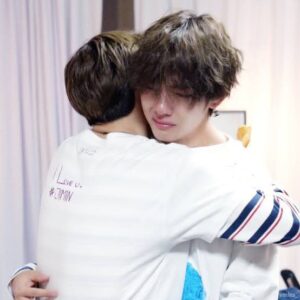 BTS(防弾少年団)V(テテ/ヴィ)が手紙で涙？その真相は！？