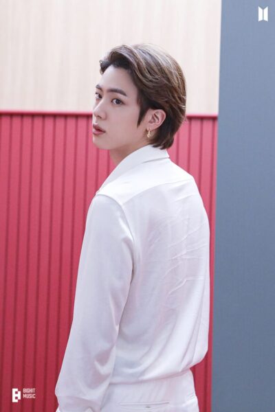 BTS(防弾少年団)ジンのピアスに注目!位置やブランドを徹底調査!