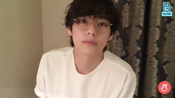BTS(防弾少年団)V(テテ/ヴィ)のメガネのブランドは?ライブ中の外すタイミングは?
