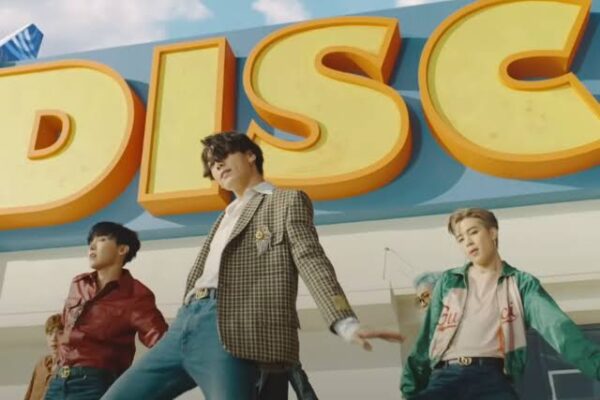 BTS(防弾少年団)ジョングクのダイナマイト衣装に注目!髪型が超さわやか!