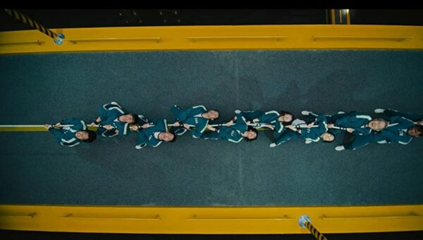 イカゲームの伏線回収|壁や綱引きの意味を解説