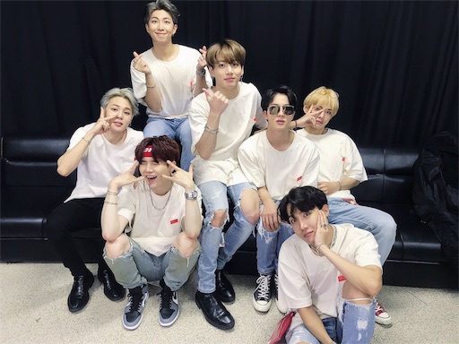 BTS(防弾少年団)V(テテ/ヴィ)のメガネのブランドは?ライブ中の外すタイミングは?