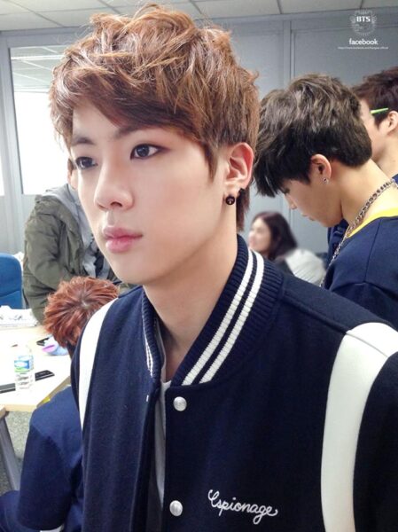 BTS(防弾少年団)ジンのピアスに注目!位置やブランドを徹底調査!