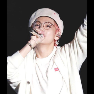 BTS(防弾少年団)V(テテ/ヴィ)のメガネのブランドは?ライブ中の外すタイミングは?