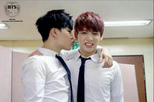 BTS(防弾少年団)ジミンとジョングクは仲良し！二人の歌もご紹介します！